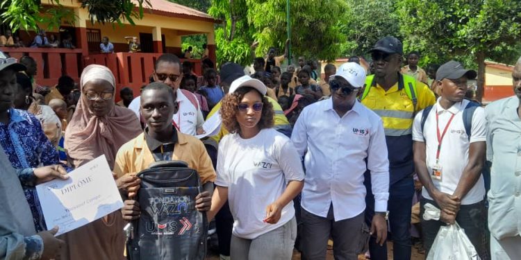 Boké-Education: La Fondation Wazni et le Groupe UMS offrent des kits scolaires aux élèves des 12 écoles rénovées