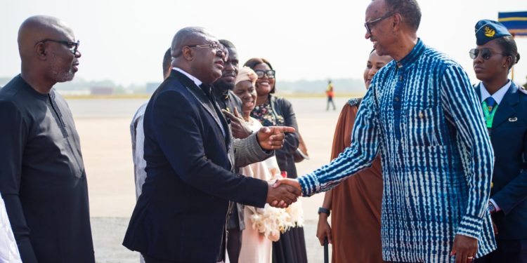 Dr David Makongo (l’inspirateur panafricain engagé et incontournable) accueille les chefs d’État africains à l’aéroport international du Ghana lors de la cérémonie de prestation de serment du président John Mahama !