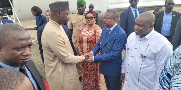 Mohamed Lamine Sy Savané en première ligne pour accueillir le Premier ministre sénégalais à Conakry