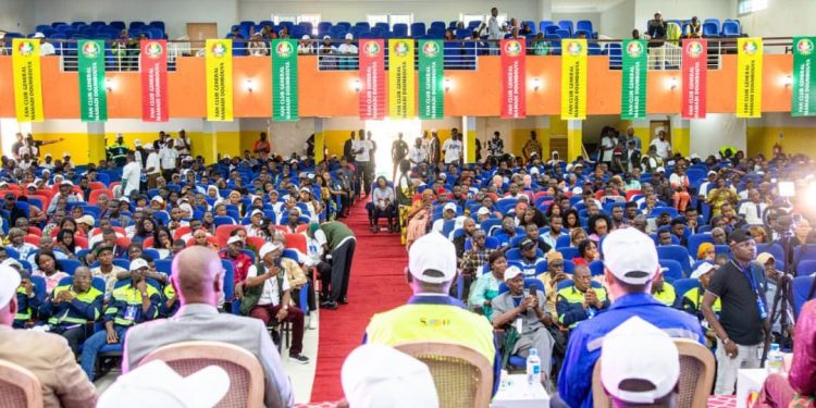 Le Centre américain de Conakry a accueilli une session d’information animée par EducationUSA Guinée, dédiée à la préparation et aux modalités d’inscription dans les universités américaines.