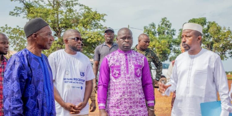 Boké-Vote référendaire: Le Secrétaire général du Ministère de l’Enseignement Supérieur, Dr Facinet Conté vote à Correrah