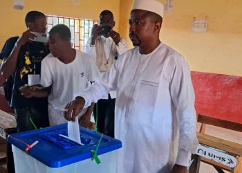 Boké-Référendum du 21 Septembre: Le Ministre Mohamed Lamine Sy Savané accompli son devoir civique, à Correrah, sa ville natale 