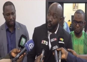 KBM présente à la cérémonie de signature d’un accord historique de mutualisation pour la gestion durable de la route minière de Dapilon Line (73 km)