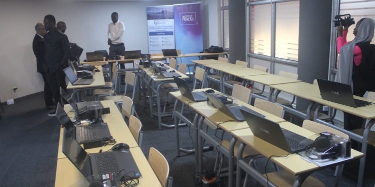 Conakry : l’intelligence artificielle au cœur d’un débat académique et culturel à l’Institut Français de Guinée