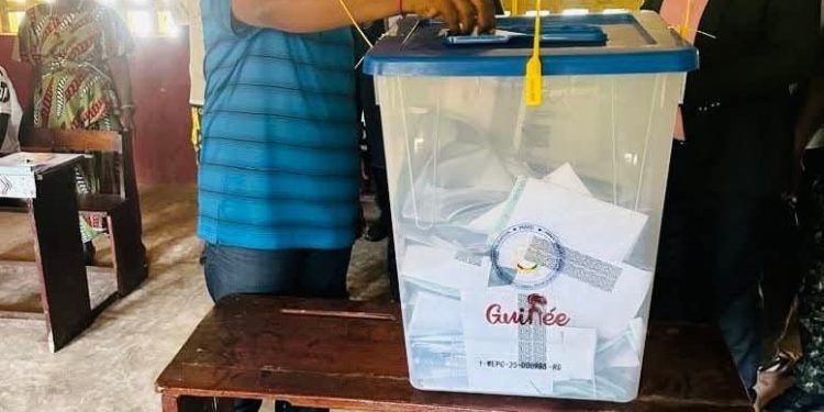 Présidentielle du 28 décembre 2025 : le directoire régional et le Général Mathurin Bangoura supervisent le scrutin à Boké