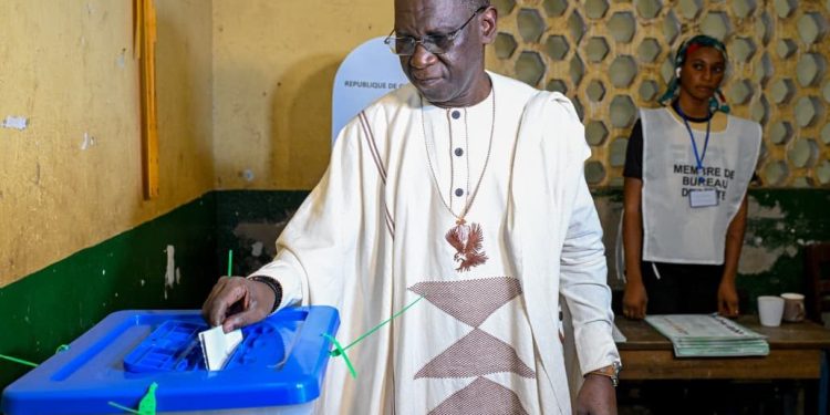 Présidentielle du 28 décembre 2025 : Ahmed Kanté vote à Dixinn et salue un scrutin apaisé