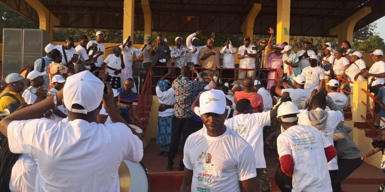 Résultats provisoires de la présidentielle: La population de Boké célèbre cet après-midi la victoire du candidat Mamadi Doumbouya au scrutin présidentiel du 28 décembre.