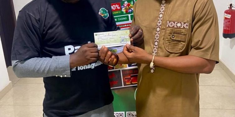 LONAGUI : un enseignant-chercheur empoche 100 millions de francs guinéens