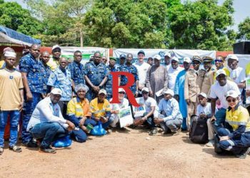 Clôture de la caravane de la sécurité routière à Forécariah le long du corridor de Simandou