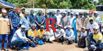 Clôture de la caravane de la sécurité routière à Forécariah le long du corridor de Simandou