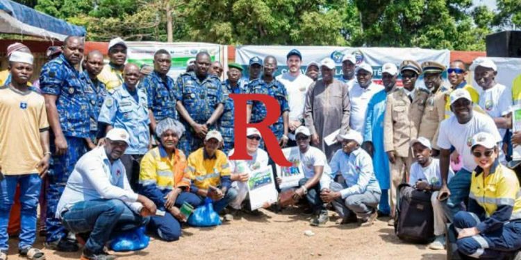 Clôture de la caravane de la sécurité routière à Forécariah le long du corridor de Simandou