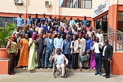 Les formations d’Afrobarometer renforcent l’utilisation des données chez les journalistes d’Afrique francophone, OSC, universités et auditeurs de la Guinée