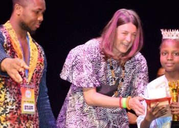 FESTIVAL NAFA NAMOUGNIMEN À BERLIN : LE MINISTRE DE LA CULTURE REÇOIT LE TROPHÉE DE LA FIERTÉ GUINÉENNE 2026
