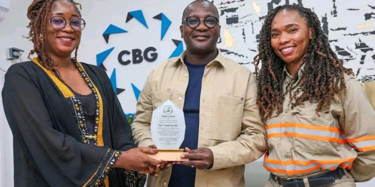 CBG : le Directeur général Karifa Condé distingué pour son engagement en faveur de la jeunesse et de l’éducation