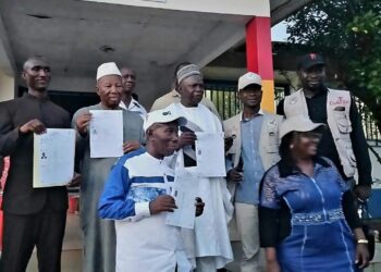 SÉNATORIALES À COYAH : DR ALKALY YAMOUSSA BANGOURA DÉPOSE SA CANDIDATURE ET APPELLE À UN PROCESSUS ÉLECTORAL APAISÉ