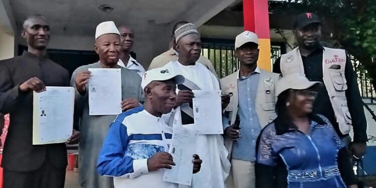 SÉNATORIALES À COYAH : DR ALKALY YAMOUSSA BANGOURA DÉPOSE SA CANDIDATURE ET APPELLE À UN PROCESSUS ÉLECTORAL APAISÉ